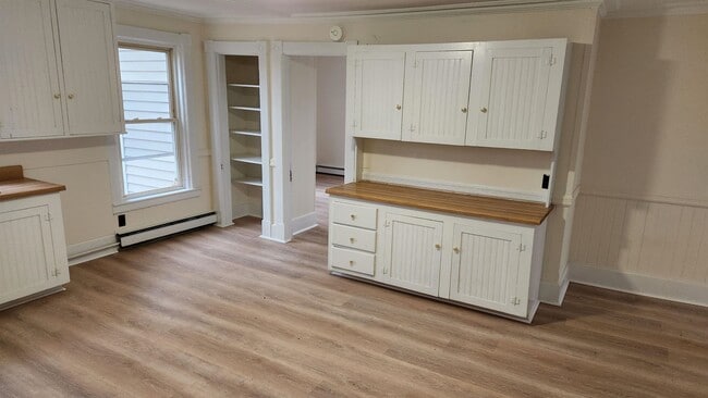 Building Photo - 42 Chestnut St Unit 2