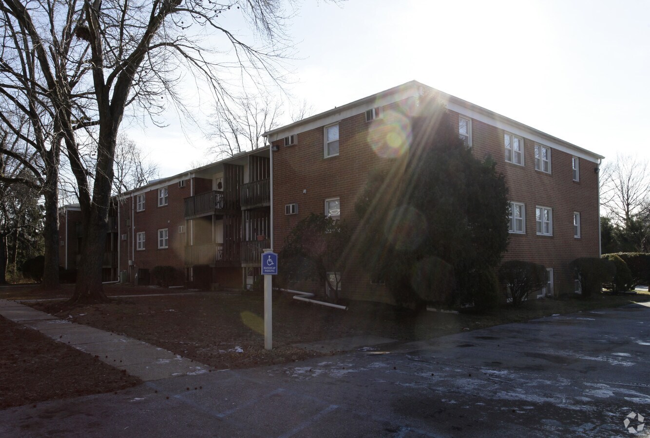 Photo - Garden Club Apartments