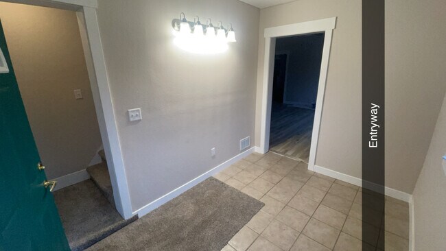 Photo - 702 S 9th Ave