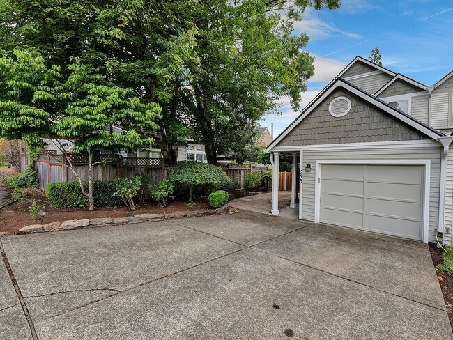 Bright Townhome in Heart of Lake Oswego - Bright Townhome in Heart of Lake Oswego