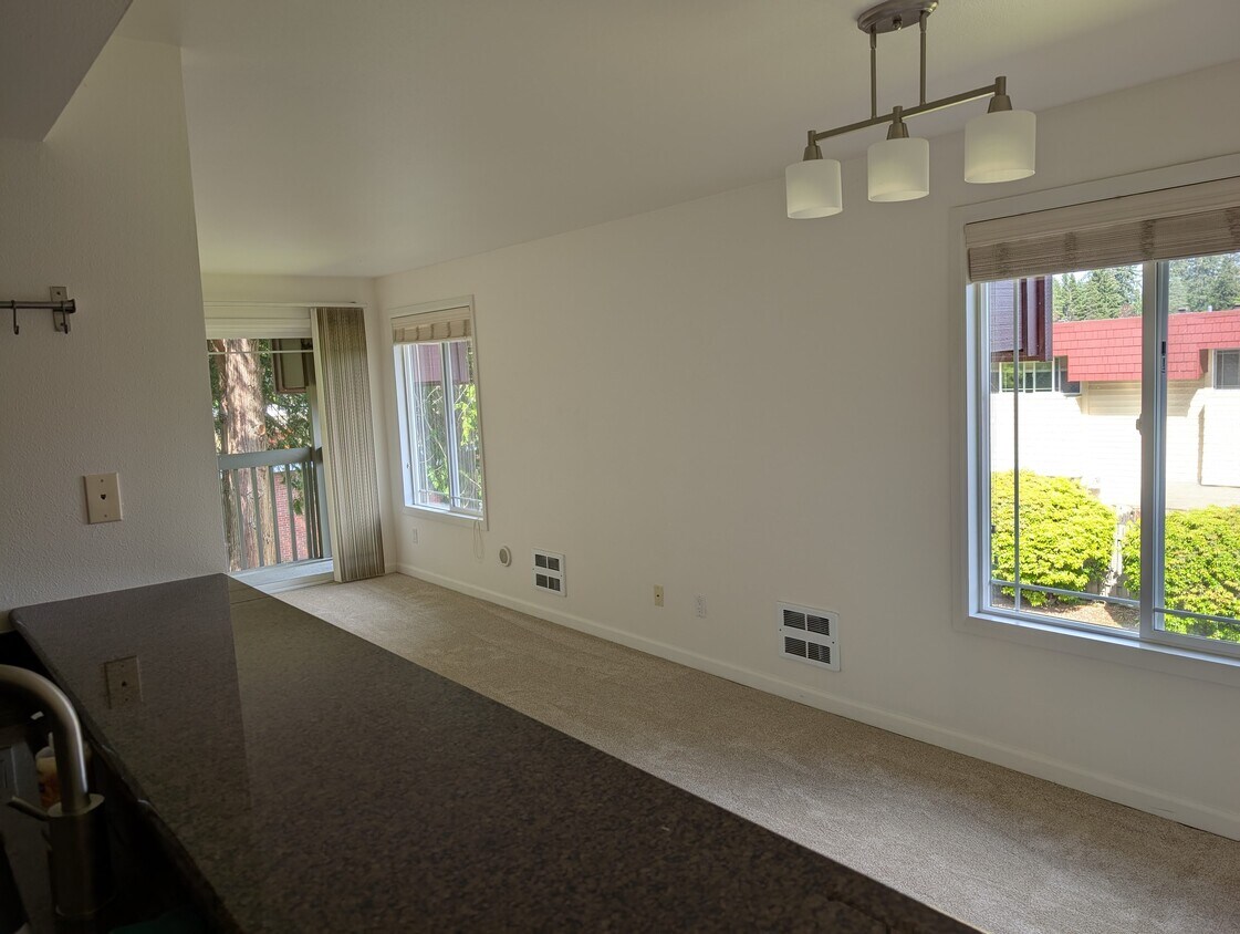 Photo - 14010 SE 6th St (Bellevue, WA)