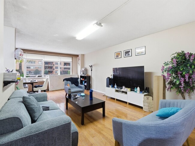 Building Photo - 201 St Pauls Ave Unit 1G