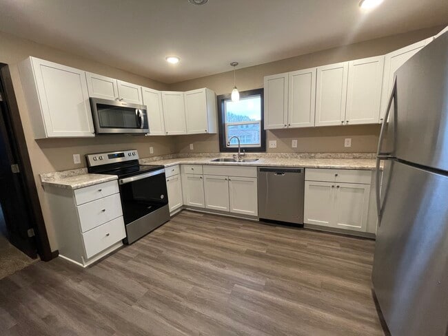 Building Photo - 416 N Broad St Unit upper Rental