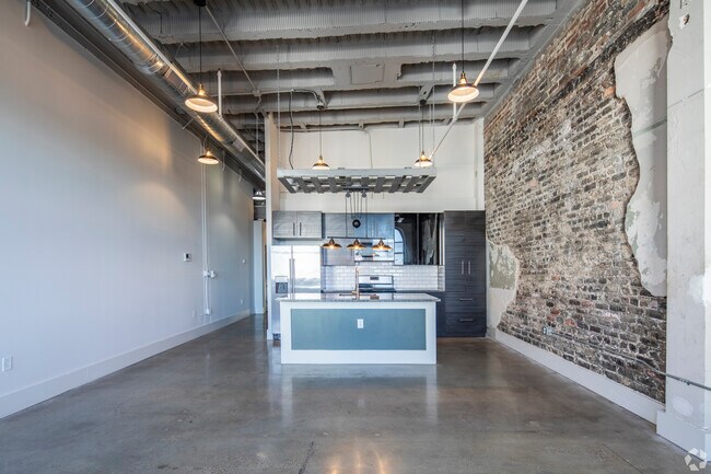 2 bed 2 bath - 1780 sqft - Ideal Building