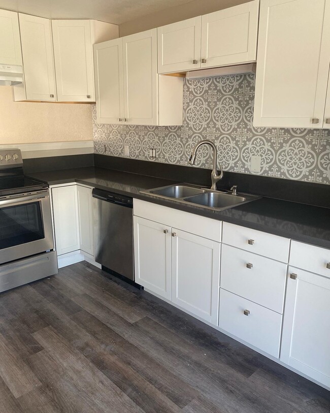 Building Photo - 922 Plumas St Unit 3