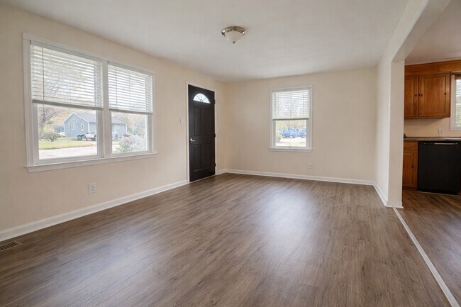 Photo - 1205 Broadus Ave SE