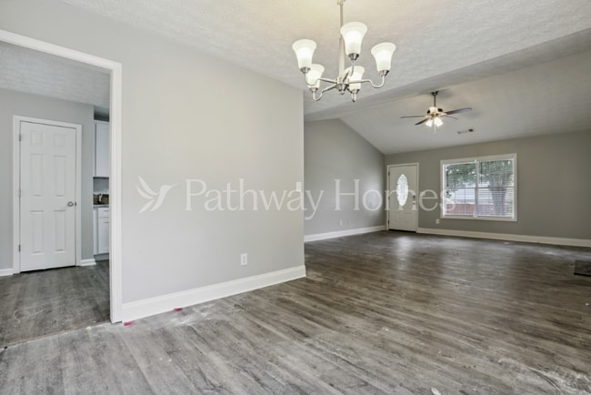 Photo - 762 Bostonian Way SW