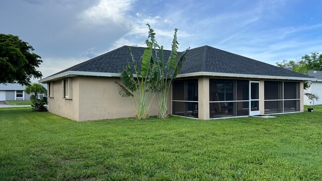 Photo - 910 SE 27th St
