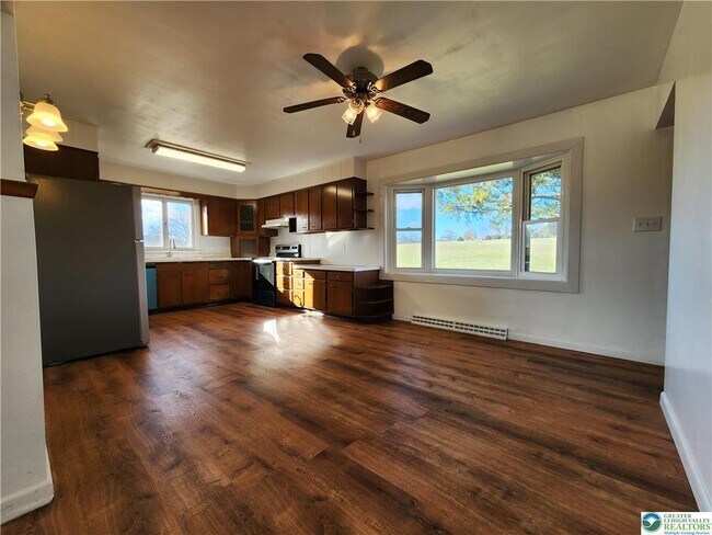 Photo - 5409 Railroad Rd