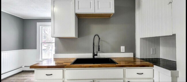689 Main St Unit B