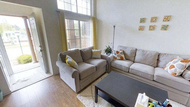 Photo - 2741 Barclay Way