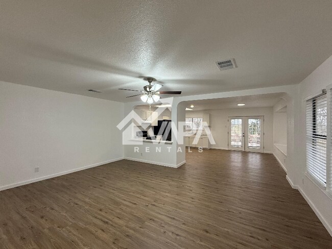 Photo - 7533 Foss Meadows