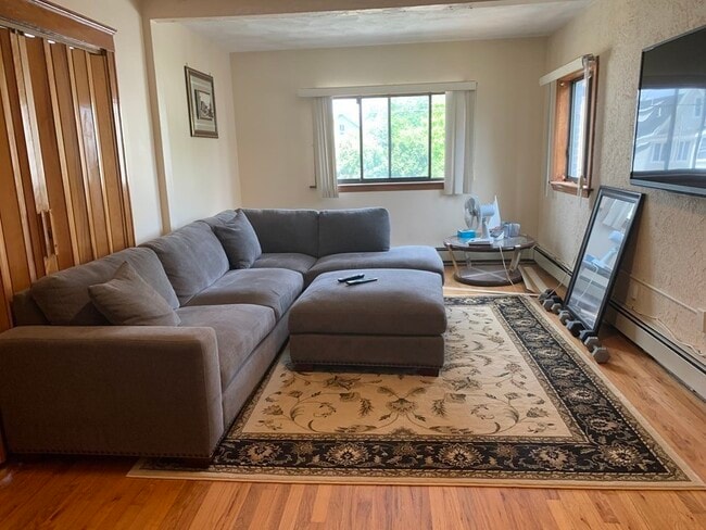 Building Photo - 52 Winter St Unit 2