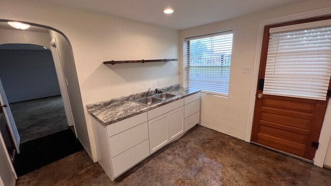 Kitchen - 227 W Dunklin St Unit B