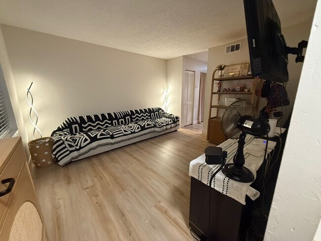 Photo - 1016 SW 62nd Ter Unidad A