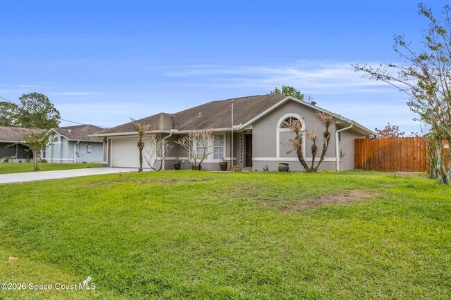 Photo - 5695 Graham St