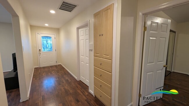 Photo - Bright and Roomy 2 Bedroom 2 Bathroom Home