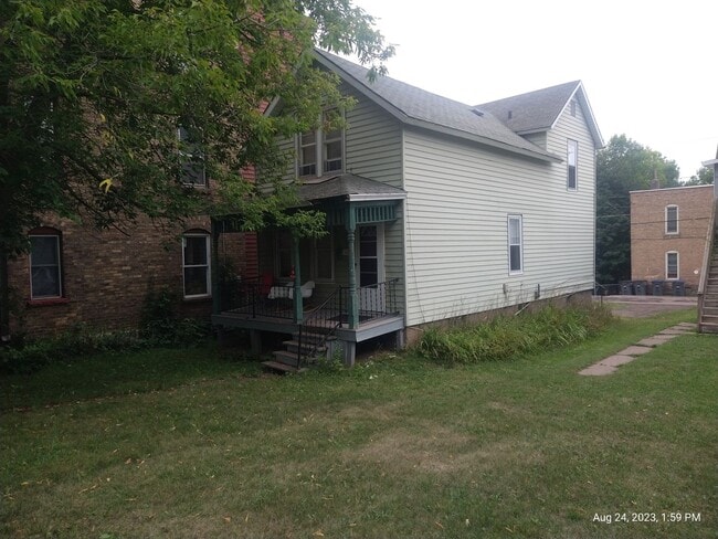 Building Photo - Three Bedroom Single-Family Home Close To Downtown