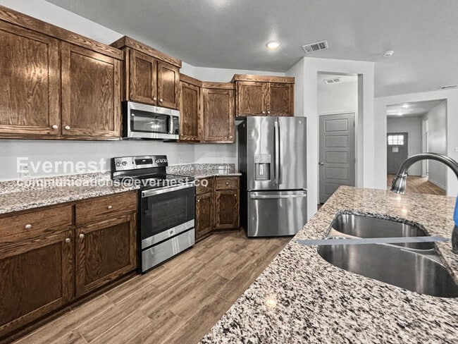 Photo - 2236 Hornbeam St