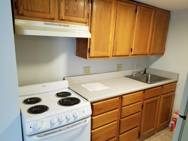 Building Photo - 7 1/2 Fletcher Street