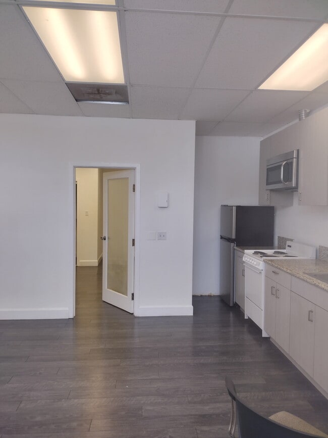 Photo - 7440 Girard Ave Unidad 7442-A