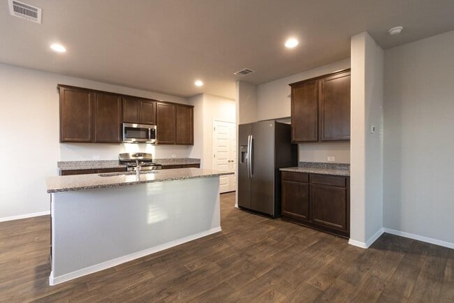 Photo - 213 Riverhill Cv