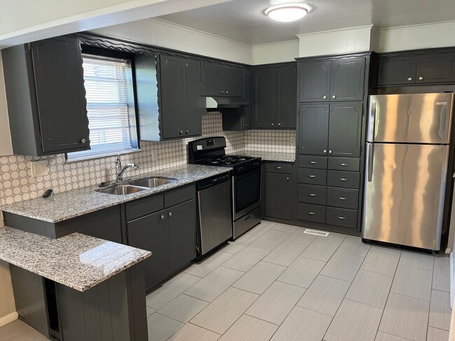 Photo - 3 bed 2 bath -Edmond (Danforth and Blvd)