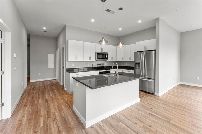 Photo - 999 Main St Unidad 208