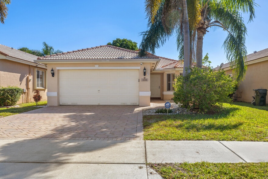 3800 Woodfield Dr