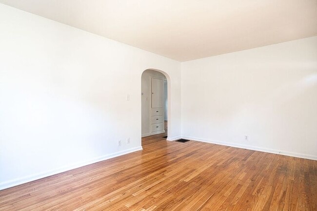 Photo - 343 E Royal Forest Blvd