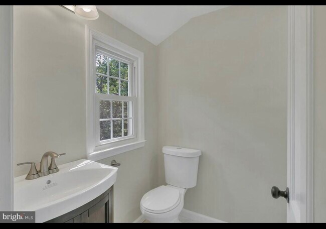 Photo - 208 Woodgreen Ct