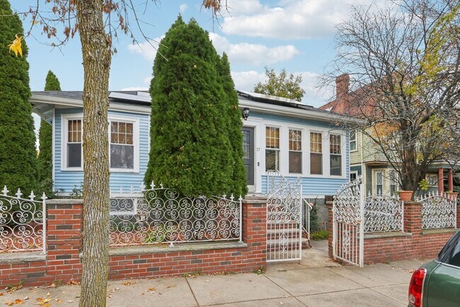 Building Photo - 17 Virginia St Unit 1B