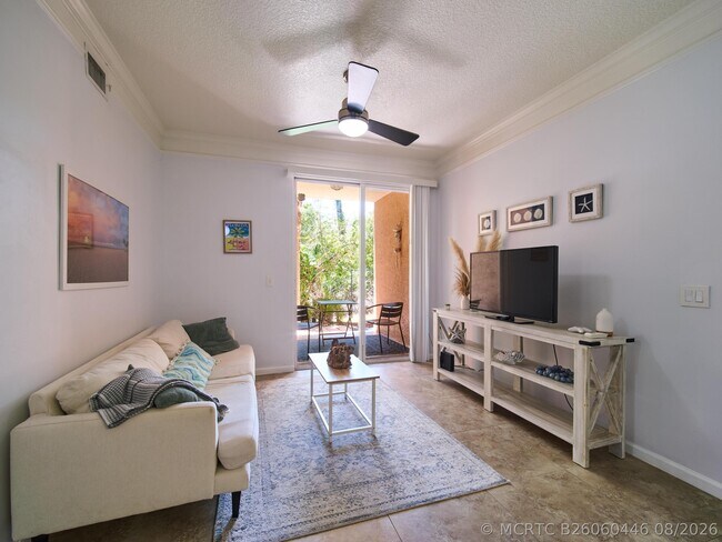 Photo - 1108 Myrtlewood Cir E