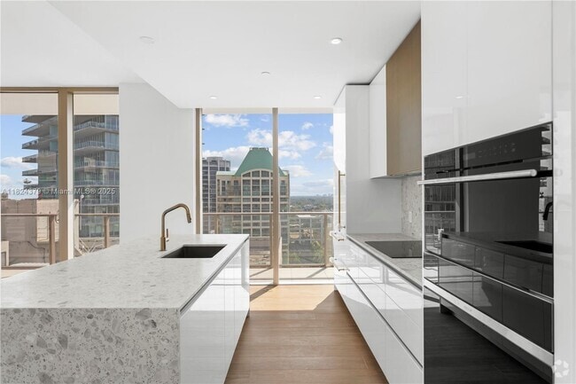 Building Photo - 2678 Tigertail Ave Unit 1707 Rental