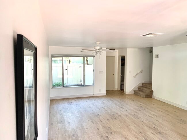 Building Photo - 11138 Aqua Vista St Rental
