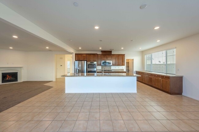 Photo - Large Single Family, 5 Bed 3 Bath, Corona-Norco Unified School District.