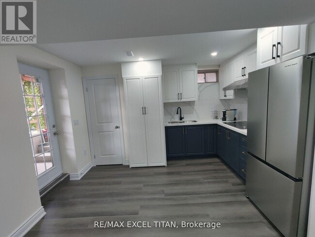 Photo - 460 Mactier Dr