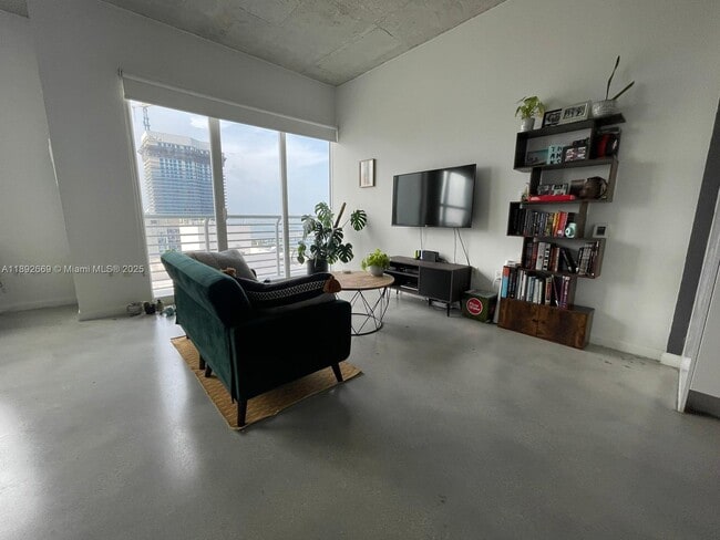 Photo - 133 NE 2nd Ave Unidad 1205