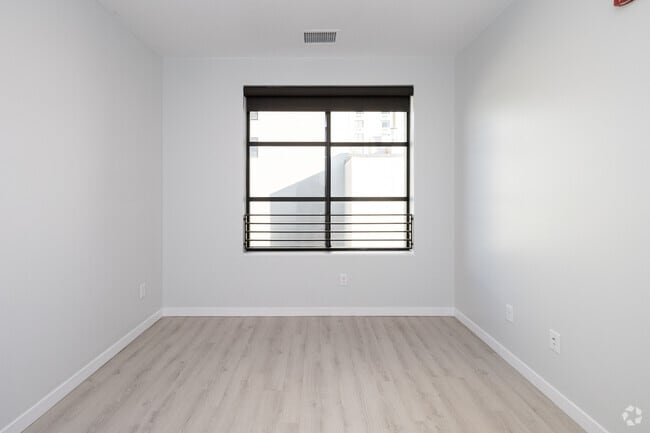 1BR, 1BA - 530SF - Bedroom