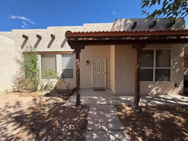Photo - Contemporary 3 Bedroom 2 Bathroom Home Located In NW Albuquerque!