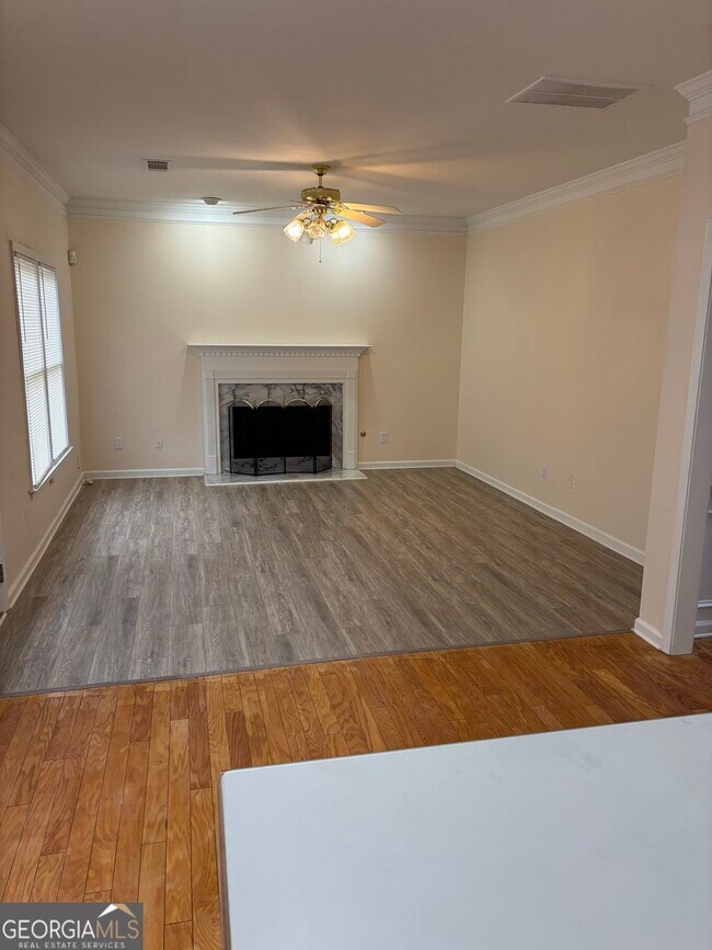 Photo - 220 Cross Creek Dr