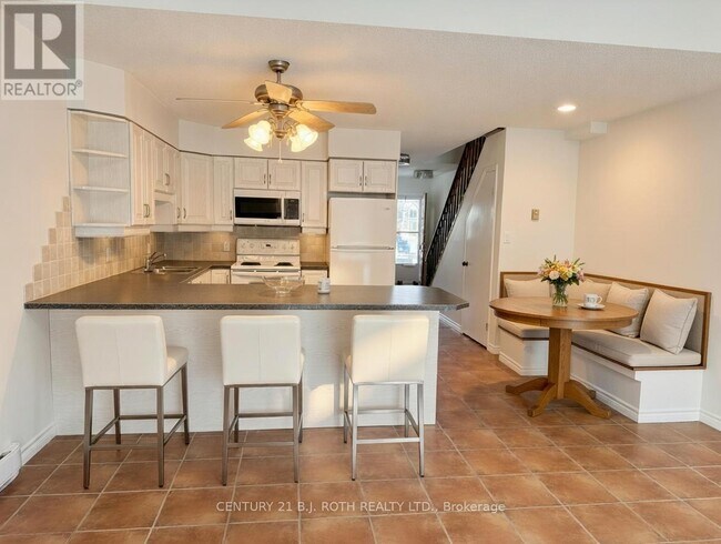 Photo - 51 Laguna Pkwy