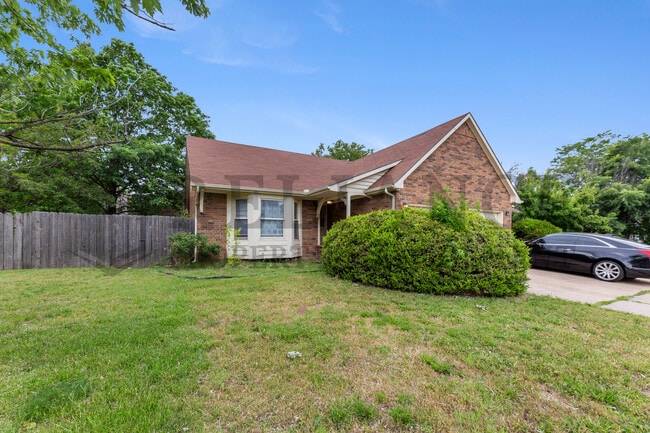 Building Photo - 1837 S Stacey St
