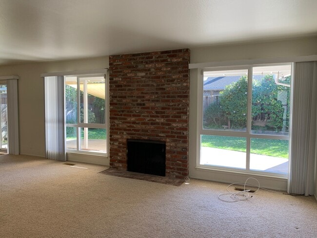 Photo - 1383 Bobolink Cir