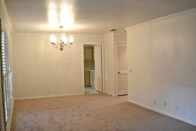 Photo - 165 W Rampart Dr