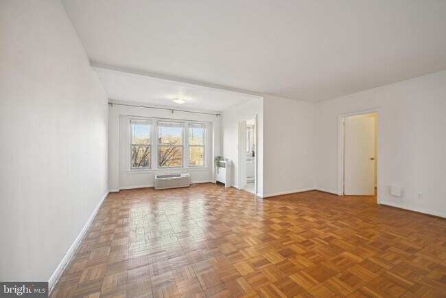 Photo - 2500 Q St NW Unidad 430