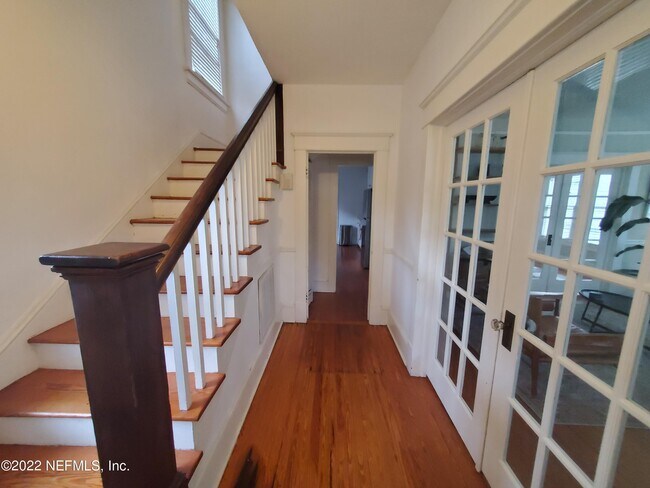 Photo - 2846 Sydney St