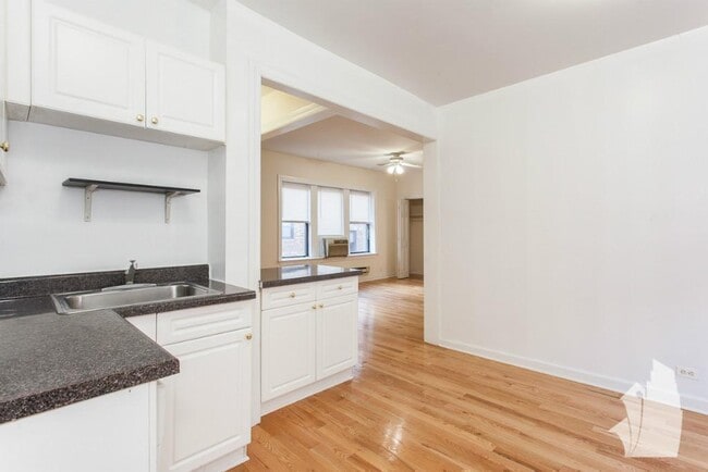 Photo - 3702 N Pine Grove Ave Unit 3724-N1