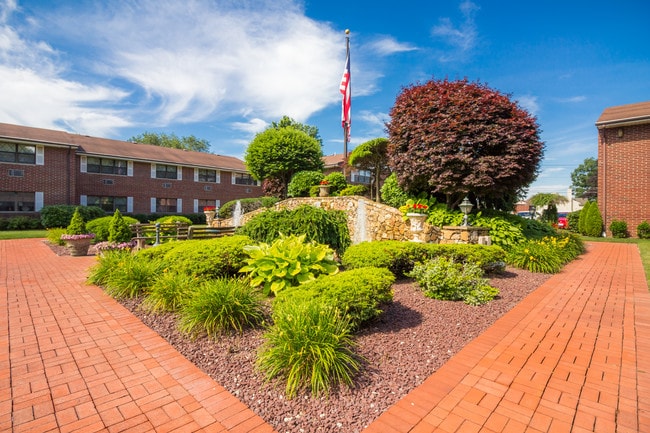 55+ Manor Park Apartments Senior Community