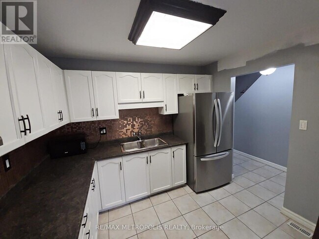 Photo - 386 Highland Rd W